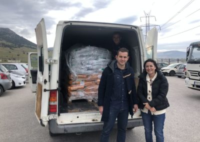 Δωρεά Ζωοτροφών στον Δήμο Ασπροπύργου για την Υποστήριξη των Αναγκών των Αδέσποτων Ζώων