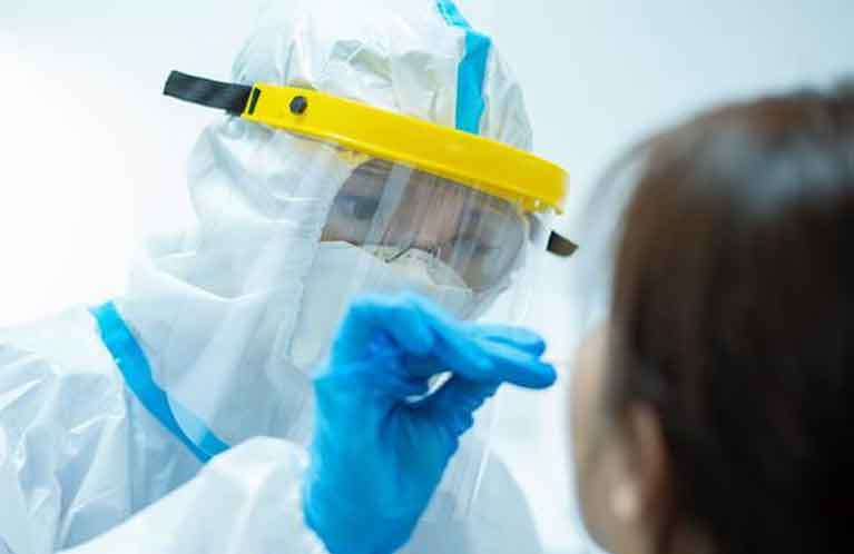 Διεξαγωγή rapid test σε πεζούς την Παρασκευή 29 Ιανουαρίου 2021 στην Πλατεία Δημαρχείου