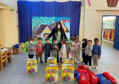 Πασχαλινά δώρα και λαμπάδες στους  μαθητές  των Παιδικών Σταθμών και της Ρωσικής Γλώσσας  του Δήμου Ασπρόπυργου