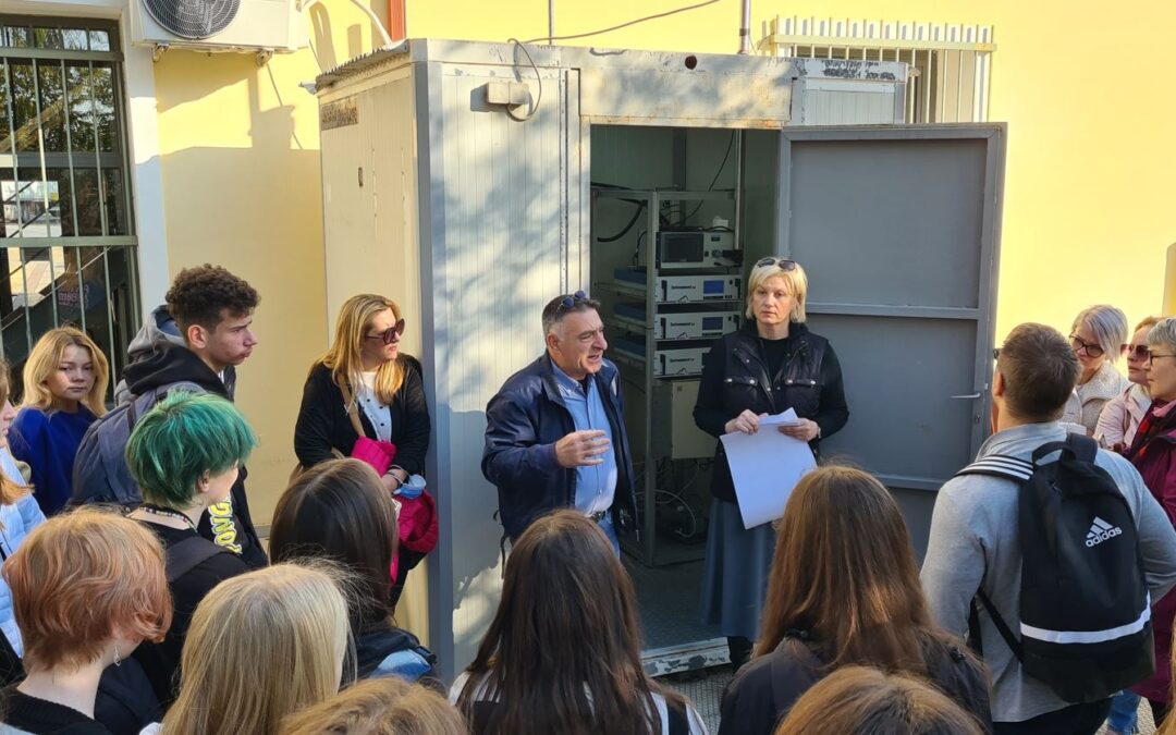 Επίσκεψη Διεθνούς Αντιπροσωπείας Μαθητών στο Σταθμό Μέτρησης Ρύπων του Δήμου Ασπροπύργου,  στο πλαίσιο του Προγράμματος Erasmus  “Let’s learn from one another”