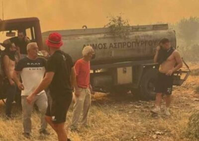 Άμεση ανταπόκριση και διάθεση τεχνικού εξοπλισμού από τον Δήμο Ασπροπύργου στις πυρκαγιές της Δυτικής Αττικής