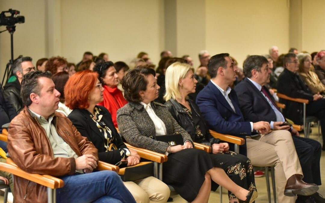 ΜΕ ΙΔΙΑΙΤΕΡΗ ΛΑΜΠΡΟΤΗΤΑ, Ο ΑΣΠΡΟΠΥΡΓΟΣ ΘΥΜΗΘΗΚΕ ΚΑΙ ΦΕΤΟΣ ΤΟ «ΒΑΛΕ», ΤΟ ΔΗΜΟΣΙΟ ΧΟΡΟ ΓΥΝΑΙΚΩΝ ΤΗΣ ΠΟΛΗΣ, ΤΗΝ ΤΕΛΕΥΤΑΙΑ ΚΥΡΙΑΚΗ ΤΗΣ ΑΠΟΚΡΙΑΣ