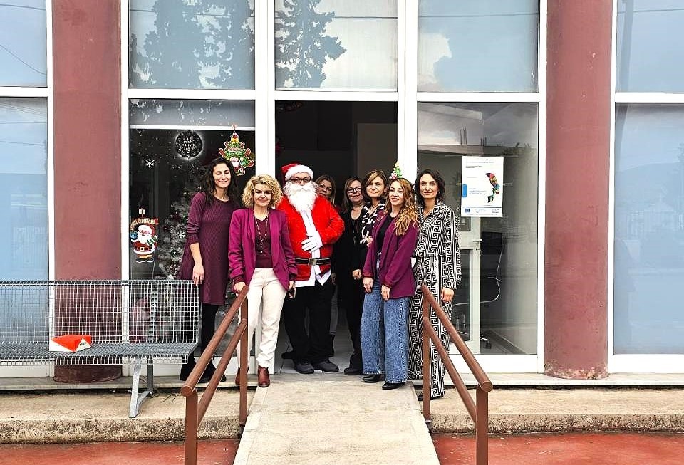 Ξεχωριστή η Χριστουγεννιάτικη Εκπαιδευτική Δράση του Κέντρου Κοινότητας με Παράρτημα Ρομά. Παραμύθι, δημιουργίες.