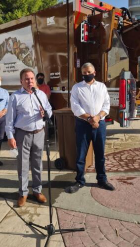 Ένα υπερσύγχρονο απορριμματοφόρο όχημα και «καφέ» κάδοι ανακύκλωσης παραδόθηκαν από την Περιφέρεια Αττικής στον Δήμο Ασπροπύργου