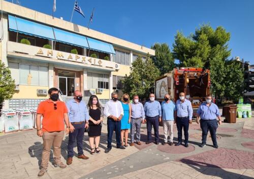 Ένα υπερσύγχρονο απορριμματοφόρο όχημα και «καφέ» κάδοι ανακύκλωσης παραδόθηκαν από την Περιφέρεια Αττικής στον Δήμο Ασπροπύργου