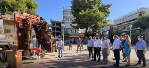 Ένα υπερσύγχρονο απορριμματοφόρο όχημα και «καφέ» κάδοι ανακύκλωσης παραδόθηκαν από την Περιφέρεια Αττικής στον Δήμο Ασπροπύργου