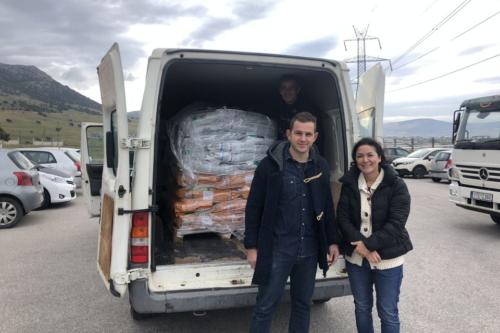 Δωρεά Ζωοτροφών στον Δήμο Ασπροπύργου για την Υποστήριξη των Αναγκών των Αδέσποτων Ζώων