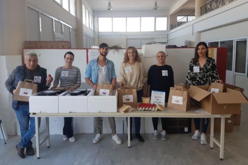 Ο Δήμος Ασπροπύργου Μοίρασε Σπίτι – Σπίτι Εορταστικά Γεύματα στους Ωφελούμενους των Κοινωνικών Δομών του