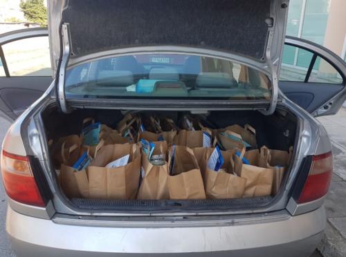 Ο Δήμος Ασπροπύργου Μοίρασε Σπίτι – Σπίτι Εορταστικά Γεύματα στους Ωφελούμενους των Κοινωνικών Δομών του