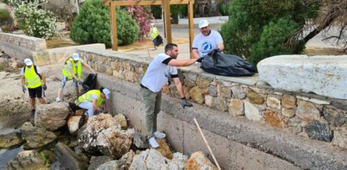 Ο Ο.Α.Φ.Ν.Τ.Η. μαζί με Εθελοντές Αθλητικών Συλλόγων της Πόλης Καθάρισαν την Παραλία Ασπροπύργου